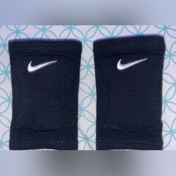 NIKE volleyball knee pads - Picture 1 of 3